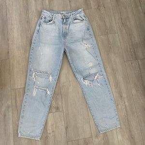 Zara Ripped Mom Fit Jeans size 6